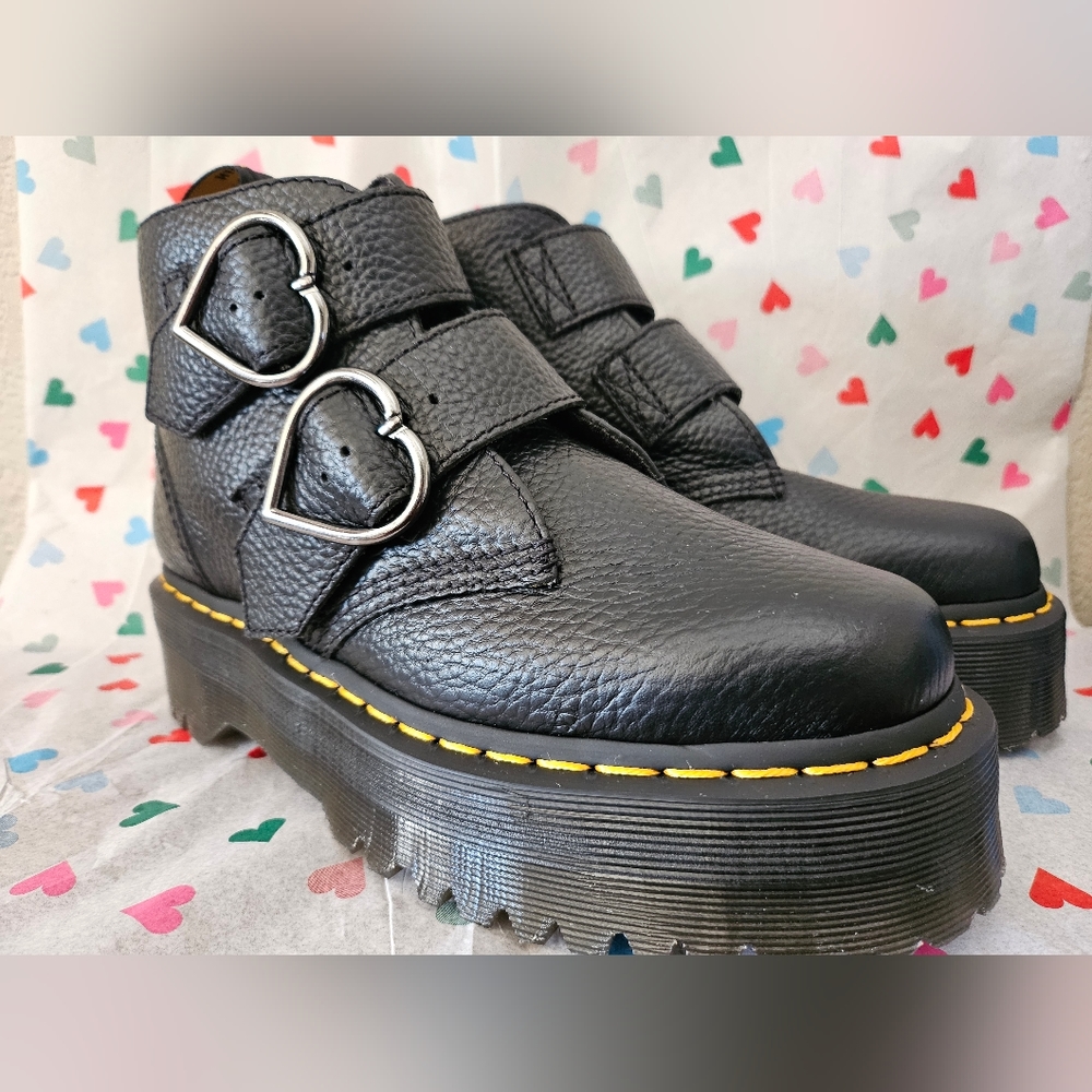 SIZE 7- NEW Women Dr Martens DEVON HEART PLATFORM Boot Black Soft Leather